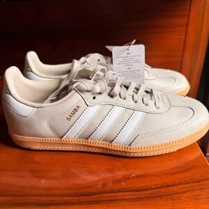 NEW Adidas Samba OG Sneakers in Tan and White